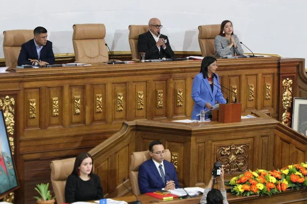 Venezuela presents budget for 2025